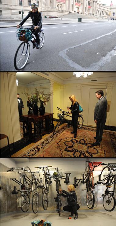 A nova moda entre os editores da Condé Nast é ir de bicicleta para o trabalho. Depois do corte de 25% nas despesas da empresa, alguns funcionários tiveram de abrir mão do serviço de motoristas que tinham e optaram pelo meio de transporte politicamente cor