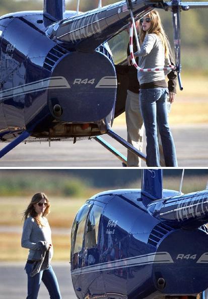 A futura mamãe e “pilota” Gisele Bündchen foi aprovada com louvor em seu primeiro teste escrito para a retirada do brevê, a autorização para pilotar helicópteros.