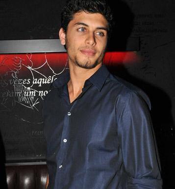 Glamurama acaba de descobrir o que Jesus Luz está fazendo hoje em Nova York. Ele tirou o dia para preparar o set list que vai tocar na festa comandada pelo costureiro Valentino e Giancarlo Giammetti, nesta terça, no boom boom room no alto do hotel Standar