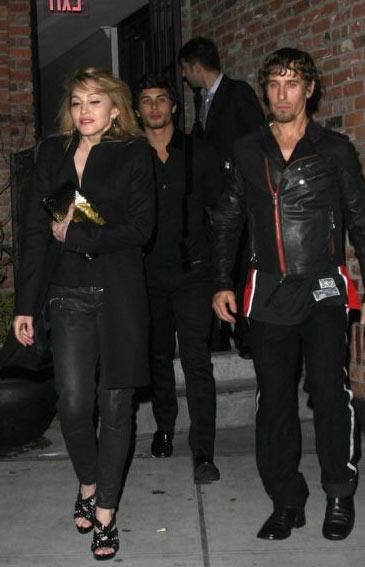 Glamurama descobriu tudo sobre a festa comandada por Valentino e Giancarlo Giammetti no clube Boom Boom Room, em Nova York, na noite dessa quinta-feira. Para começo de conversa, o agito, como já contamos, foi armado para celebrar a estreia do documentário