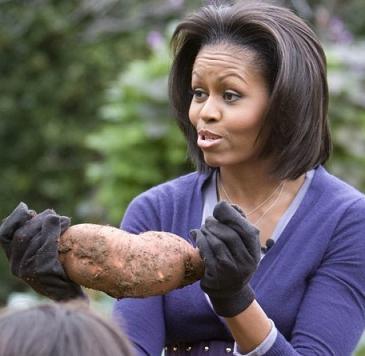 Segundo o jornal norte-americano “The New York Times”, Michelle Obama participará como convidada de honra do reality show “Iron Chef America”, ao lado da chef da Casa Branca, Cristeta Comerford.