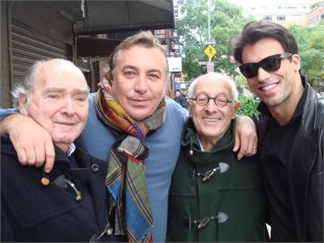 Glamurama tem o registro do encontro dos amigos Atílio Baschera, Gregório Kramer, Sig Bergamin e Murilo Lommas, em Nova York, nesta semana.