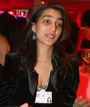 Marca Escada pode vir a se tornar uma marca mais barata como a espanhola Zara.