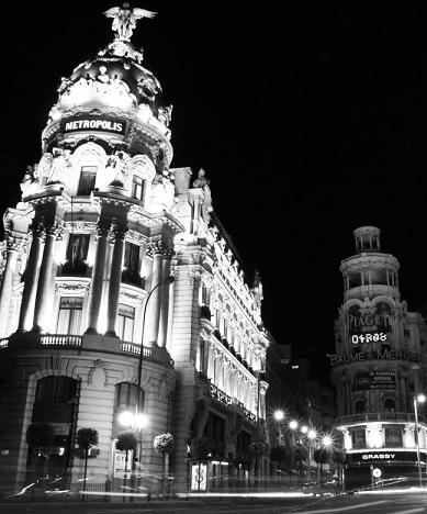 A edição de dezembro da revista “Joyce Pascowitch” conta com a 9ª edição do guia J.P Viaja. O destino é Madri.