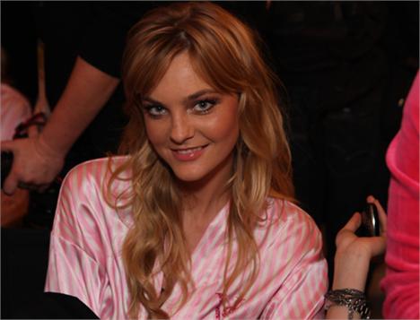 Entre um desfile e outro, a top Carol Trentini fez uma pausa na agenda para bater um papo com Glamurama.