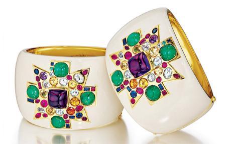 Braceletes que eram marca-registrada de Coco Chanel vão ser reproduzidos por joalheria.