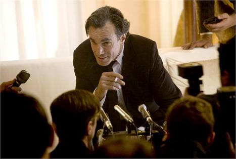 Fergie, uma das atrizes de “Nine”, foi encorajada por Daniel Day Lewis para não se sentir intimidada.