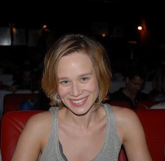 Mariana Ximenes fala sobre a vida de solteira.