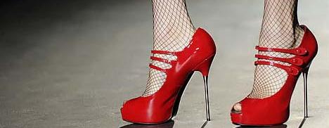 Matéria revela  um fato inédito sobre o aumento do número de prostitutas nas ruas de Edimburgo, capital da Escócia: é crescente o número de mulheres e homens de outros países que se apresentam como brasileiros natos para os clientes