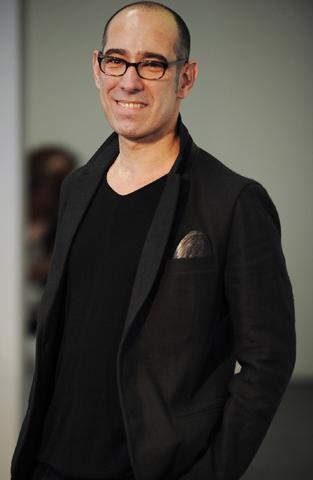 Estilista Gustavo Lins ministra curso na Escola São Paulo.