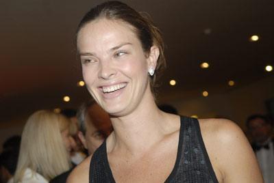 TV Glamurama esteve no bazar beneficente que Letícia Birkheuer organizou nessa terça-feira no prédio onde mora, na Lagoa, no Rio.