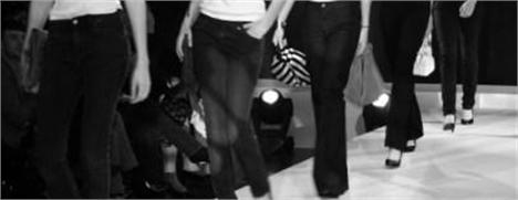 Quem passa pelo shopping Iguatemi nesta quarta-feira já percebe logo de cara: o lugar está cheio de modelos.