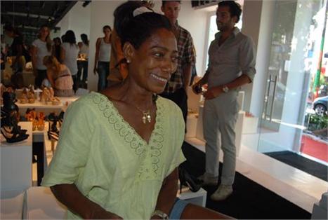 Quem passou pela Schutz em Ipanema, a caminho do aeroporto, foi Gloria Maria.