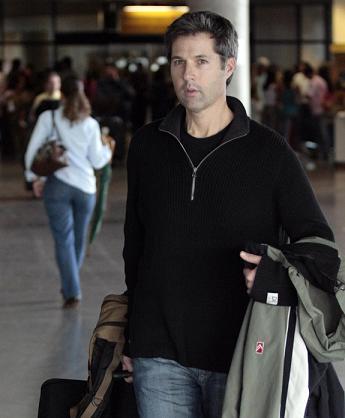 Ao contrário do que foi veiculado pela imprensa brasileira, o jato privativo que levou David e Sean Goldman de volta para os Estados Unidos não foi bancado pelo governo norte-americano.