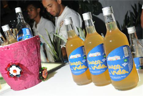 Cachaça Busca Vida conquista adeptos no verão 2010 de Trancoso.