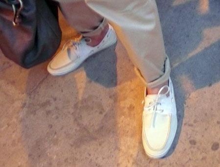 Os meninos antenados que circulam pela moda já estão promovendo a volta do dockside.