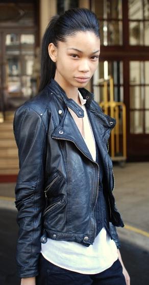 A top model Chanel Iman é a grande estrela do desfile de inverno 2010 da Rosa Chá.