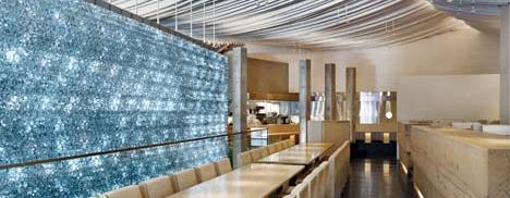 Lele Saddi, que está em temporada em Nova York, viu um dos casais de famosos mais comentados do momento jantando num restaurante japonês de lá.