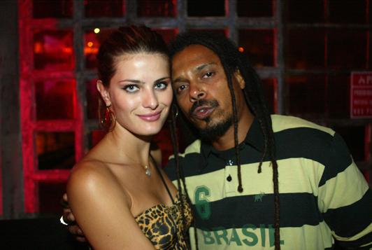 Parece que @isabelifontana1 e Falcão estão com a relação estremecida…. Vem saber, mais!