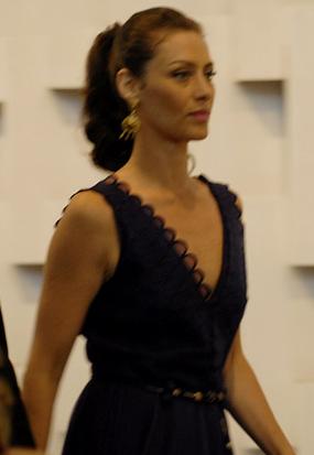 Maria Fernanda Cândido circula na Bienal do Ibirapuera
