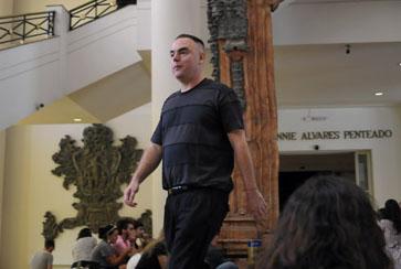 Reinaldo Lourenço conversou com Glamurama em seu backstage e contou quais são seus planos para 2010.