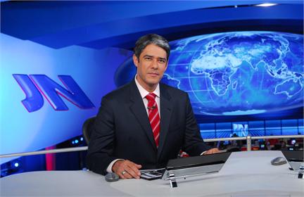 William Bonner volta das férias com fratura no dedo do pé.