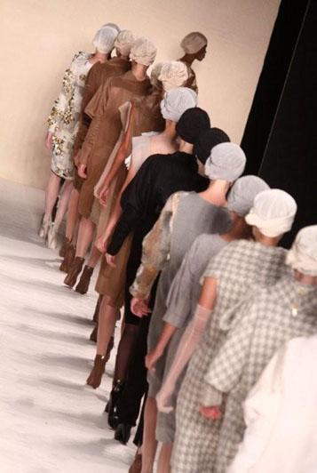 Foi merecidamente muito aplaudido o desfile da Huis Clos, que terminou agora.