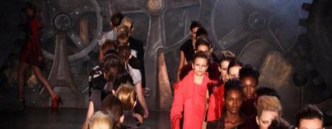 Vídeo do Glamurama TV traz backstage da Animale, bate papo com Marília Gabriela e imagens do desfile.