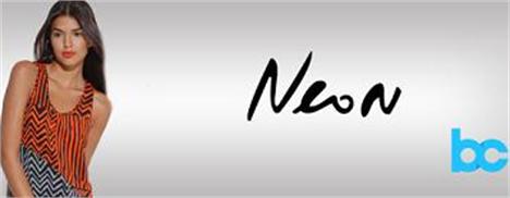 Multicolorida e super tropical, a Neon vem levantar o astral do seu closet e fazê-lo entrar em clima de verão.