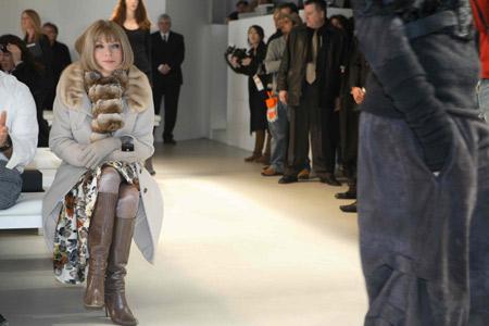 Seja na Europa ou nos Estados Unidos, Anna Wintour continua decidindo os rumos da moda.