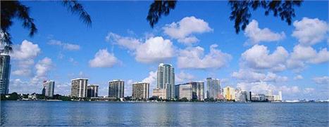 Miami, como sempre, está lotada de brasileiros: Isabella Fiorentino e Stefano Hawilla, Faustão, Jorge e Cinthia Yunes, Hamilton Diniz e Helena Lunardelli, Sheila e Walfrido dos Mares Guia e Ruthinha e Paulo Malzoni.