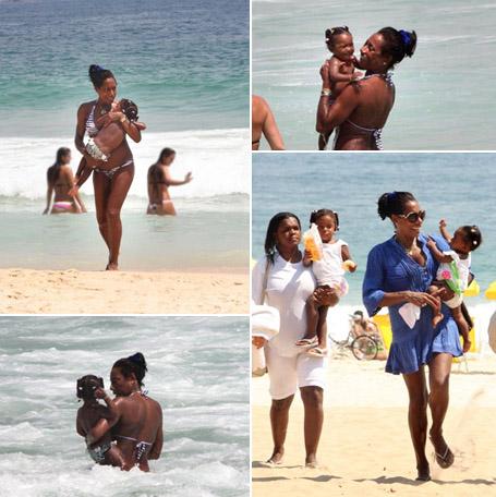 Glória Maria leva as filhas à praia e mostra que está com tudo em cima.