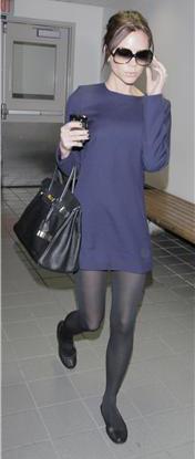 Victoria Beckham foi obrigada a quebrar uma antiga promessa nesse fim de semana. A mulher de David Beckham, que ama saltos jurou nunca usar sapatilhas, mas foi obrigada a usa-las