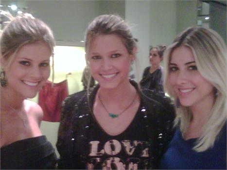 Lelê Saddi, blogueira do Glamurama, está neste momento na Daslu acompanhando todos os detalhes do desfile que marca o lançamento da coleção pre-fall da boutique.