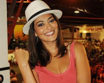 Juliana Paes de visual novo.