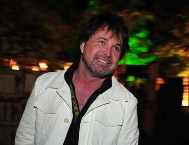 Wanderley Nunes comemora aniversário de 50 anos no Blue Bar.