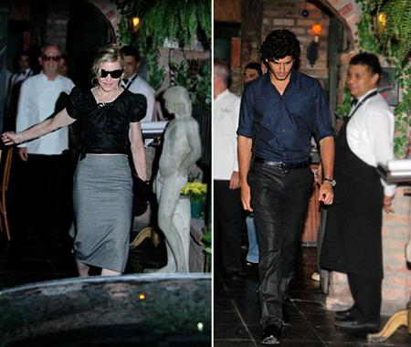 Contrariando os rumores de que jantaria com Beyoncé no Fasano Al Mare, no Rio, nesta noite, Madonna deixou o hotel para ir a um restaurante na Barrinha.