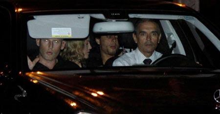 Fátima Otero pilota jantar para Madonna e Jesus Luz no Rio.