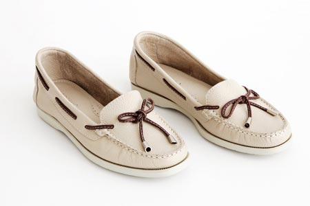 O dock sider está de volta! As mais antenadas, e os mais antenados, já circulam com modelos similares aos dos anos 1980.