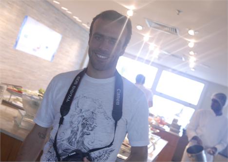 Roger Flores e Deborah Secco vão subir no trio de Ivete