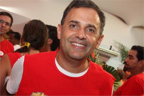 Paulo Borges à trabalho no Carnaval baiano