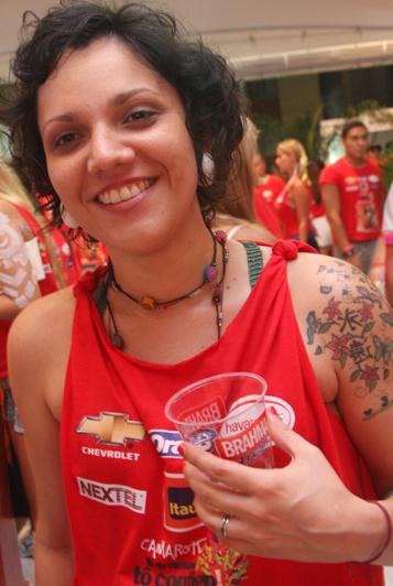 Fique de olho na cantora Marcela Bellas