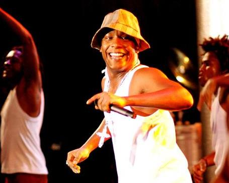 Ivete Sangalo, que comanda o Coruja nesta tarde no circuito Campo Grande, em Salvador, vai receber um convidado mais que especial.