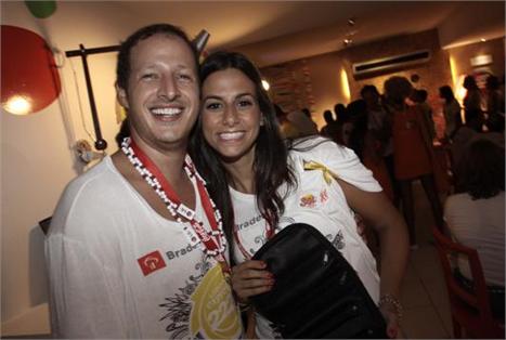 Emar Batalha presenteia foliões neste Carnaval