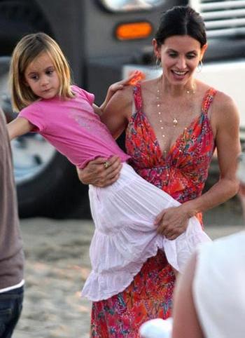 Courteney Cox diz que a filha, Coco, tem talento de sobra para o mundo das artes.