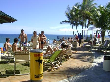 Piscina do Concept Hotel por Glamurama está bombando com famosos.