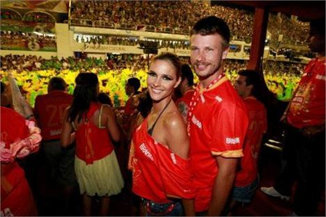 Fernanda Lima, que está no camarote da Brahma na Sapucaí, avisou para a imprensa que não quer de dar entrevistas desta vez.