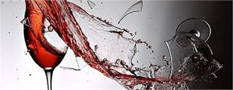 Agora uma notinha sobre as escolas do Rio. O que era para ser um trunfo da Portela se tornou um incômodo para quem estava nos camarotes, bem perto da avenida.