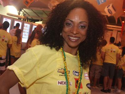 A atriz Auristela Sá na folia baiana