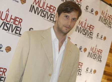 Vladimir Brichta volta à TV em novo seriado da Globo, ao lado de Débora Bloch.